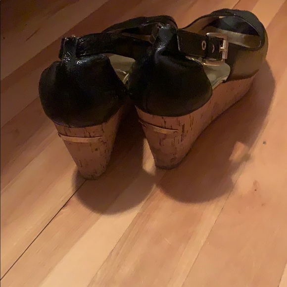 Michael kors wedges - Picture 2 of 3